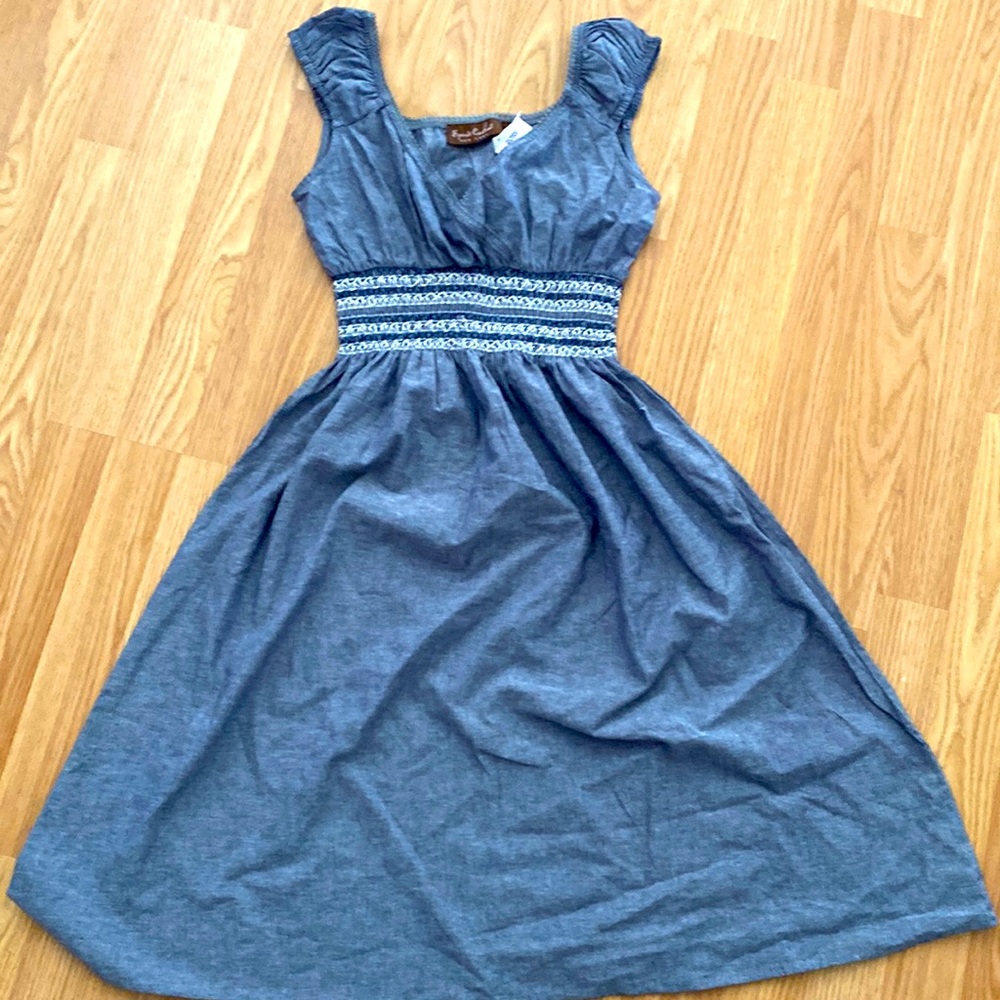 Super adorable blue dress!